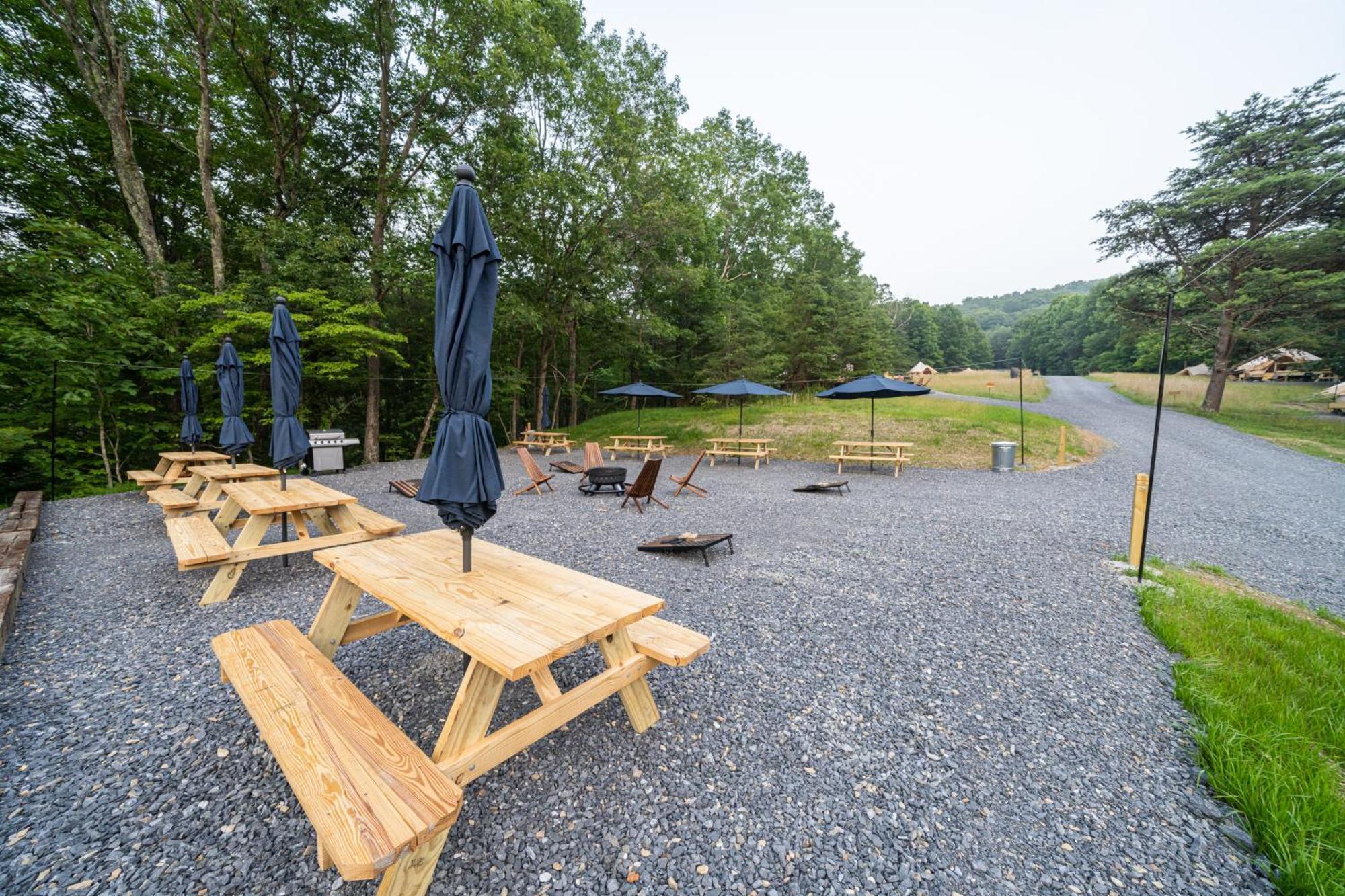 Отель Firefly Ridge Luxury Retreat Great Cacapon Экстерьер фото